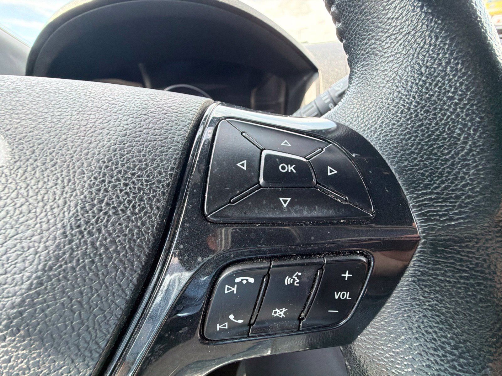 Used 2018 Ford Explorer XLT w/ Equipment Group 202A AWD/4WD image 18