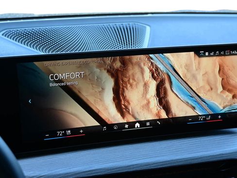 Used 2025 BMW 330i xDrive Sedan w/ Premium Package image 30