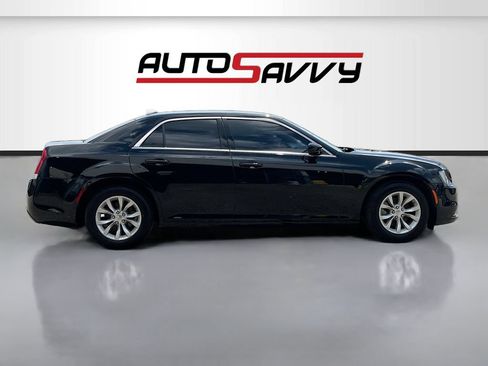 Used 2023 Chrysler 300 Touring RWD image 8
