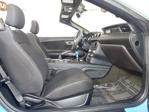 Used 2017 Ford Mustang Convertible RWD image 10