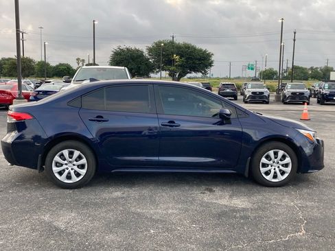 Used 2025 Toyota Corolla LE FWD image 4