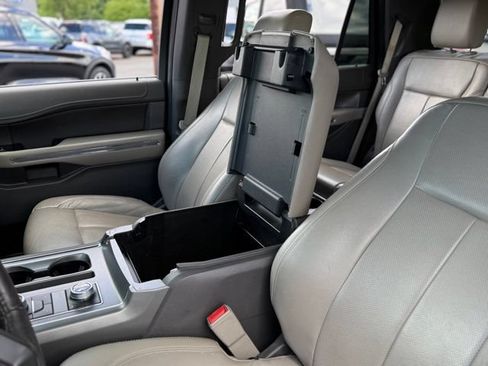 Used 2018 Ford Expedition XLT w/ Equipment Group 201A AWD/4WD image 30