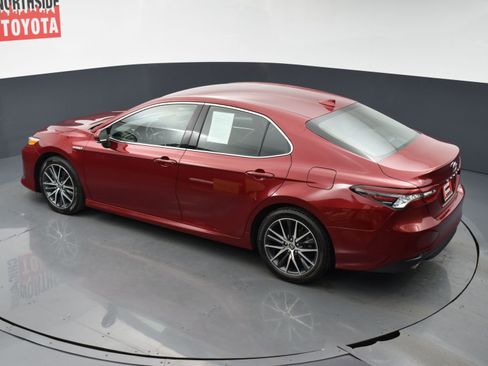 Used 2021 Toyota Camry XLE w/ Cold Weather Package image 22