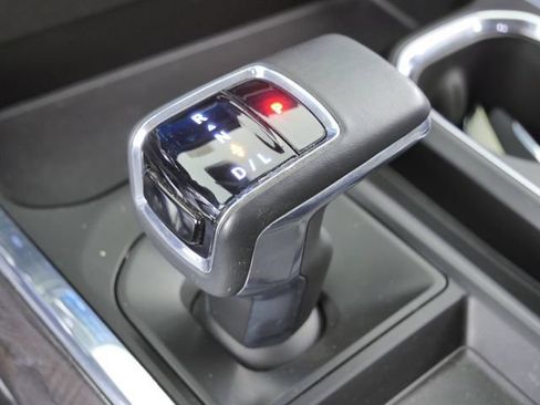 Used 2024 Chevrolet Silverado 1500 LTZ AWD/4WD image 32