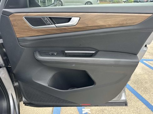 Used 2025 Volkswagen Atlas SE FWD image 13