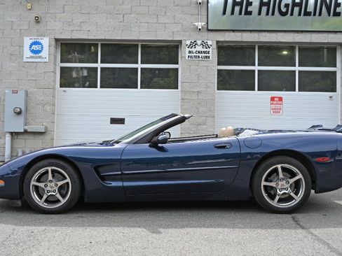 Used 2000 Chevrolet Corvette Convertible w/ Memory Pkg RWD image 6