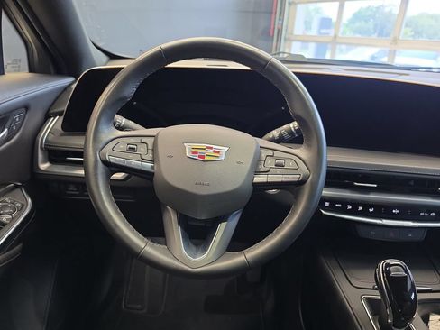 Used 2025 Cadillac XT4 Premium Luxury FWD image 20