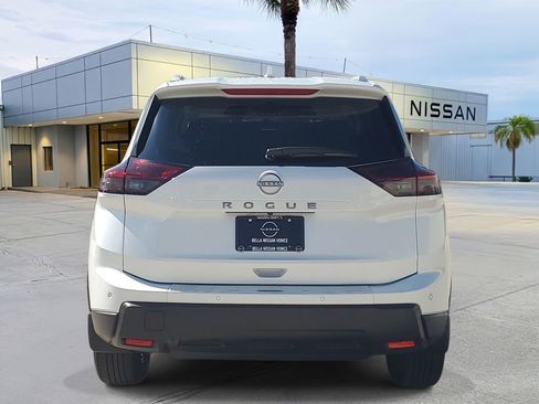 Certified 2026 Nissan Rogue SV w/ SV Premium Package FWD image 6