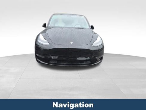 Used 2023 Tesla Model Y Long Range AWD/4WD image 2