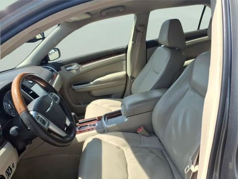 Used 2011 Chrysler 300 Limited w/ Luxury Group RWD image 11