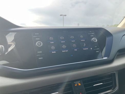 Used 2023 Volkswagen Taos SE image 22