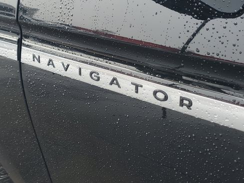 New 2026 Lincoln Navigator Premiere image 7