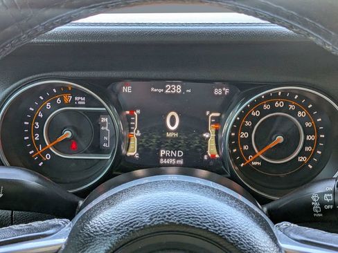 Used 2019 Jeep Wrangler Unlimited Sahara w/ Dual Top Group AWD/4WD image 32