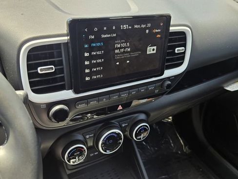 Certified 2025 Hyundai Venue Limited image 21