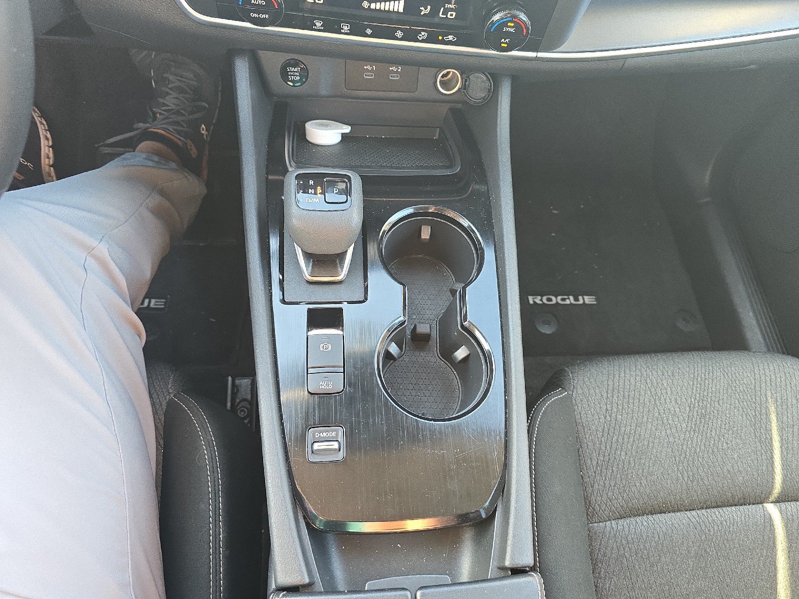 Used 2025 Nissan Rogue SV FWD image 17