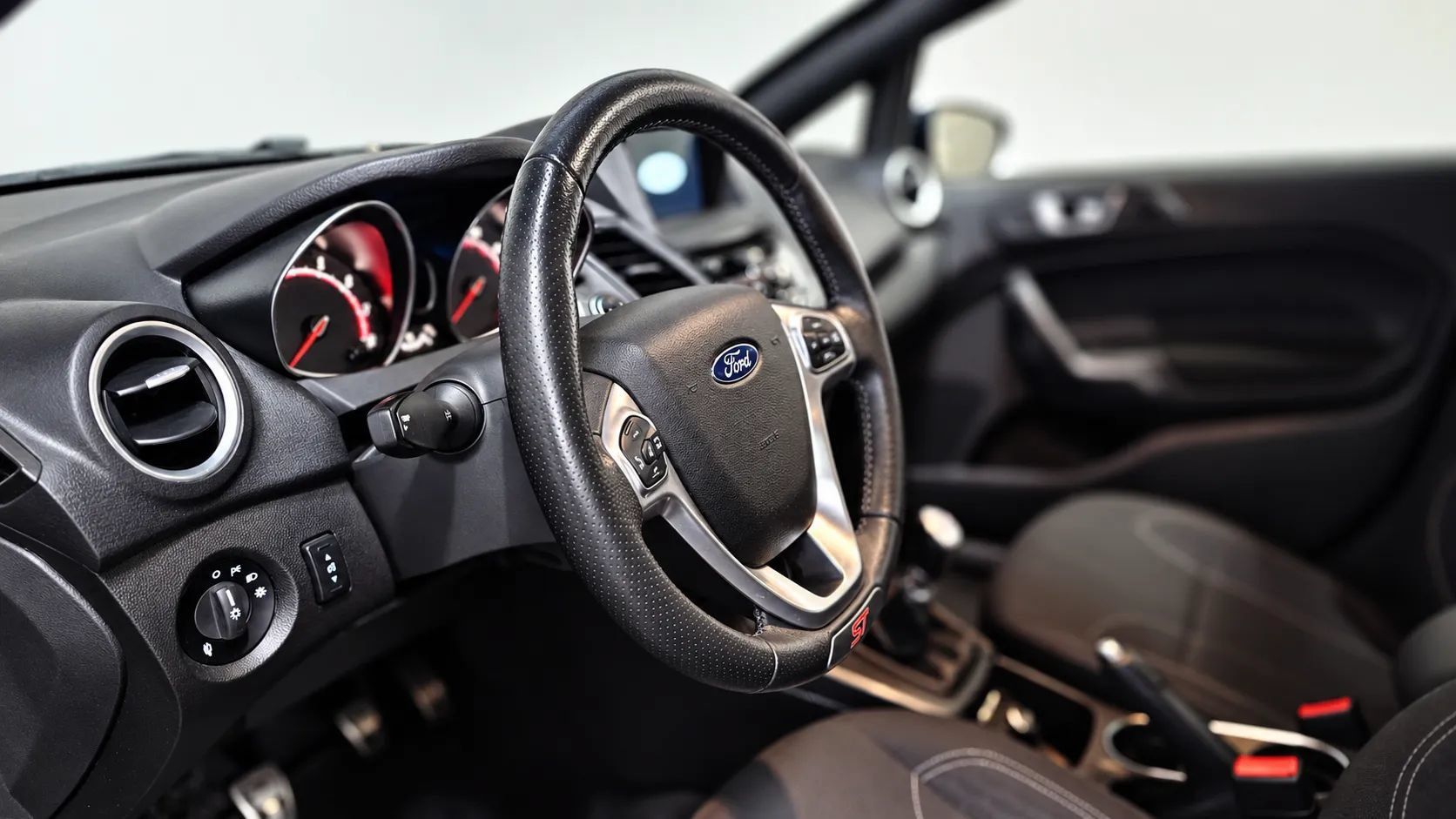 Used 2016 Ford Fiesta ST FWD image 10