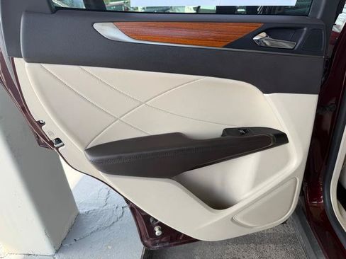 Used 2018 Lincoln MKC Select w/ Select Plus Package FWD image 10
