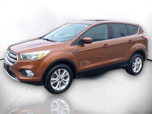Used 2017 Ford Escape SE image 2