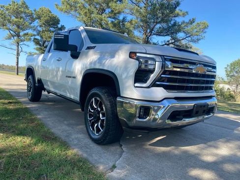 Used 2024 Chevrolet Silverado 2500 LTZ w/ LTZ Texas Edition AWD/4WD image 10