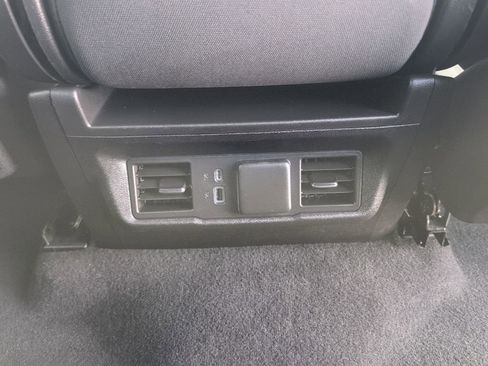 Used 2022 Chevrolet Silverado 1500 LT AWD/4WD image 18