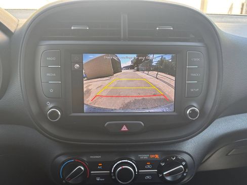 Used 2025 Kia Soul LX w/ LX Technology Package FWD image 21
