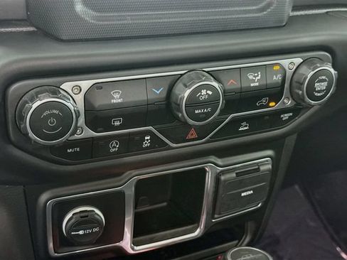 Used 2023 Jeep Gladiator Sport AWD/4WD image 15