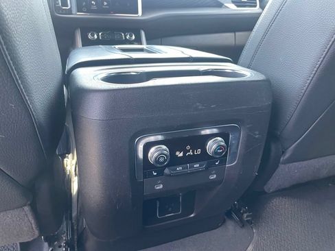 Used 2023 GMC Yukon Denali AWD/4WD image 28