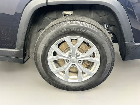 Used 2023 Jeep Grand Cherokee L Limited w/ Luxury Tech Group II AWD/4WD image 11