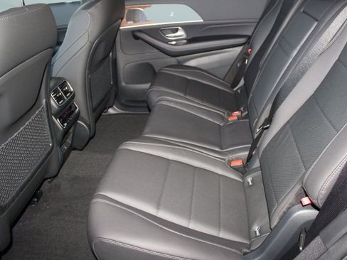 Used 2025 Mercedes-Benz GLS 450 4MATIC image 29