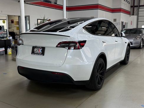 Used 2023 Tesla Model Y Long Range AWD/4WD image 2