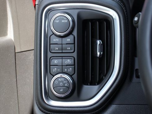 Used 2023 GMC Sierra 3500 Denali w/ Denali Ultimate Package image 21