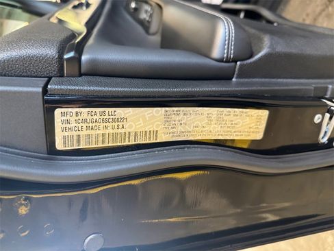 Used 2025 Jeep Grand Cherokee Laredo X w/ Luxury Tech Group I image 31