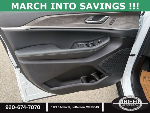 New 2025 Jeep Grand Cherokee L Limited w/ Luxury Tech Group II image 19