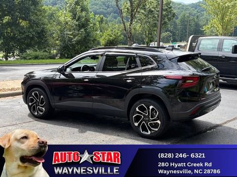 Used 2025 Chevrolet Trax RS w/ Sunroof Package FWD image 5