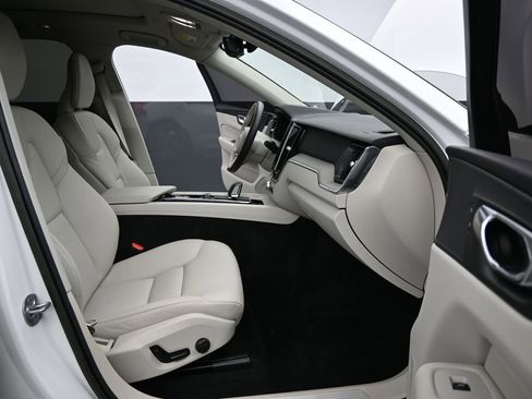 Certified 2023 Volvo XC60 B5 Plus w/ Protection Package Premier image 15