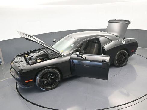 Used 2019 Dodge Challenger SXT image 62