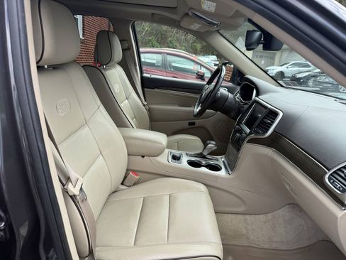 Used 2016 Jeep Grand Cherokee Overland AWD/4WD image 23