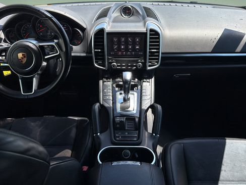 Used 2018 Porsche Cayenne AWD/4WD image 7
