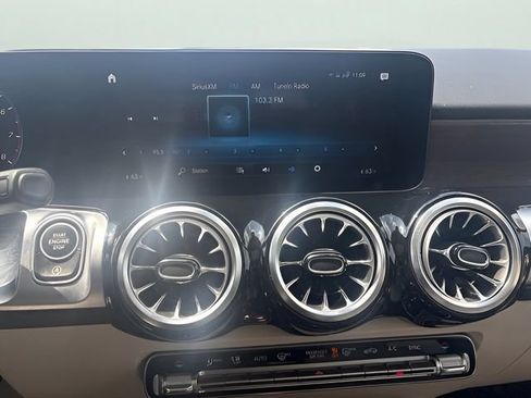 Used 2023 Mercedes-Benz GLB 250 4MATIC w/ Premium Package image 16