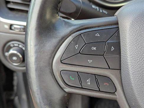 Used 2019 Jeep Cherokee Trailhawk AWD/4WD image 11