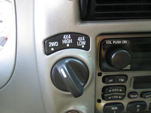 Used 2003 Ford Explorer Sport Trac XLT image 21