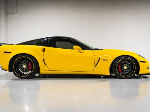Used 2006 Chevrolet Corvette Z06 w/ Preferred Equipment Group RWD image 2