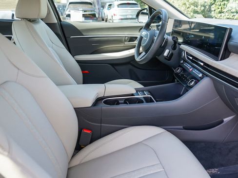 Used 2025 Hyundai Sonata Limited FWD image 17