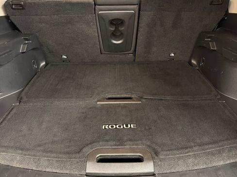 Used 2019 Nissan Rogue SV w/ Sun & Sound Touring Package image 15