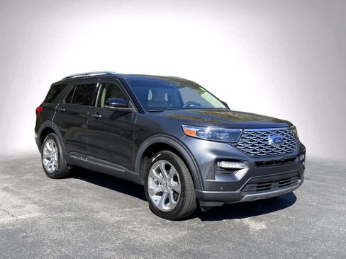 Used 2020 Ford Explorer Platinum w/ Premium Technology Package image 2