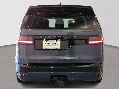 Certified 2025 Land Rover Discovery Dynamic SE image 3