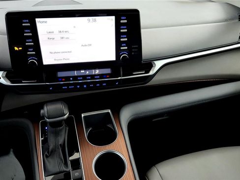 Certified 2024 Toyota Sienna XLE image 31