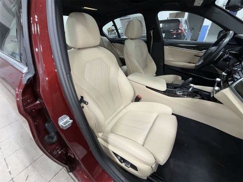 Used 2023 BMW 530i xDrive w/ Premium Package image 16