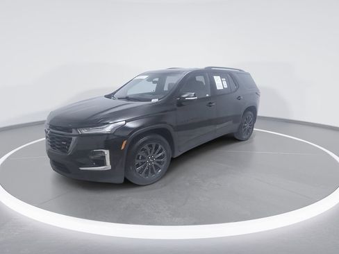 Used 2023 Chevrolet Traverse RS image 2