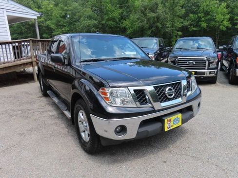 Used 2011 Nissan Frontier SV w/ SV Premium Utility Pkg AWD/4WD image 4
